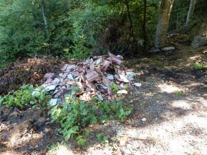 V Koprivniku - z odpadki še vedno v gozd